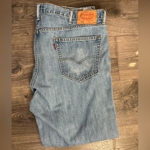 559 Levi’s 42x32